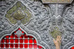  عکسی زیبا، پروفایل از ضریح امام حسین در ماه محرم