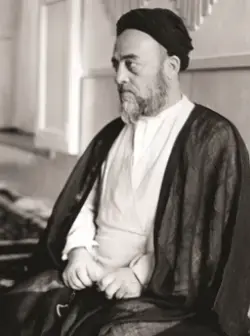 عکسی از علامه سید محمد حسین طباطبایی در میانسالی
