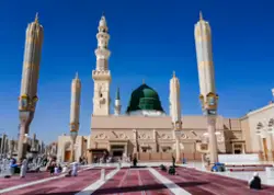 دانلود عکس گنبد سبز پیامبر و سایبان‌های مسجدالنبی